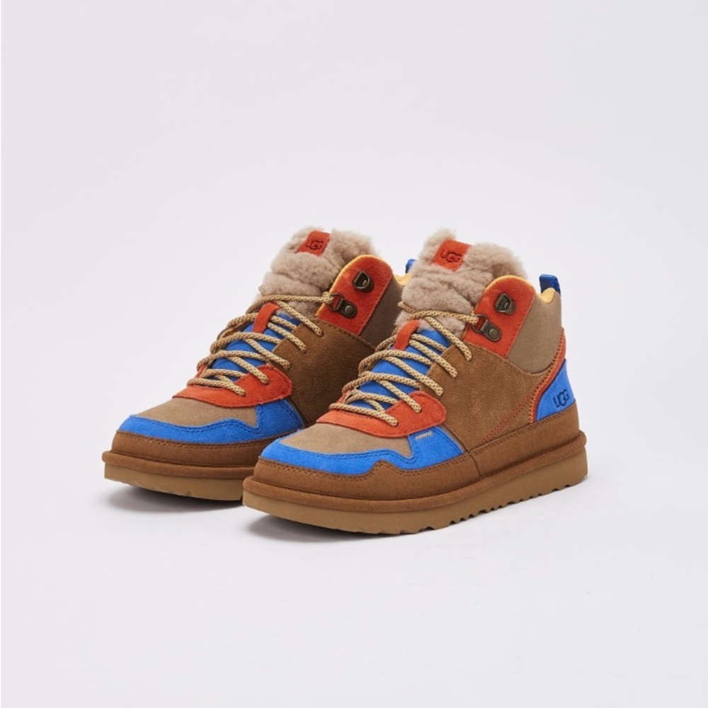 UGG Highland Hi Heritage Suede Hiking Sneaker Kid's Sizes Classic Chestnut 2Y/3Y - Picture 2 of 9